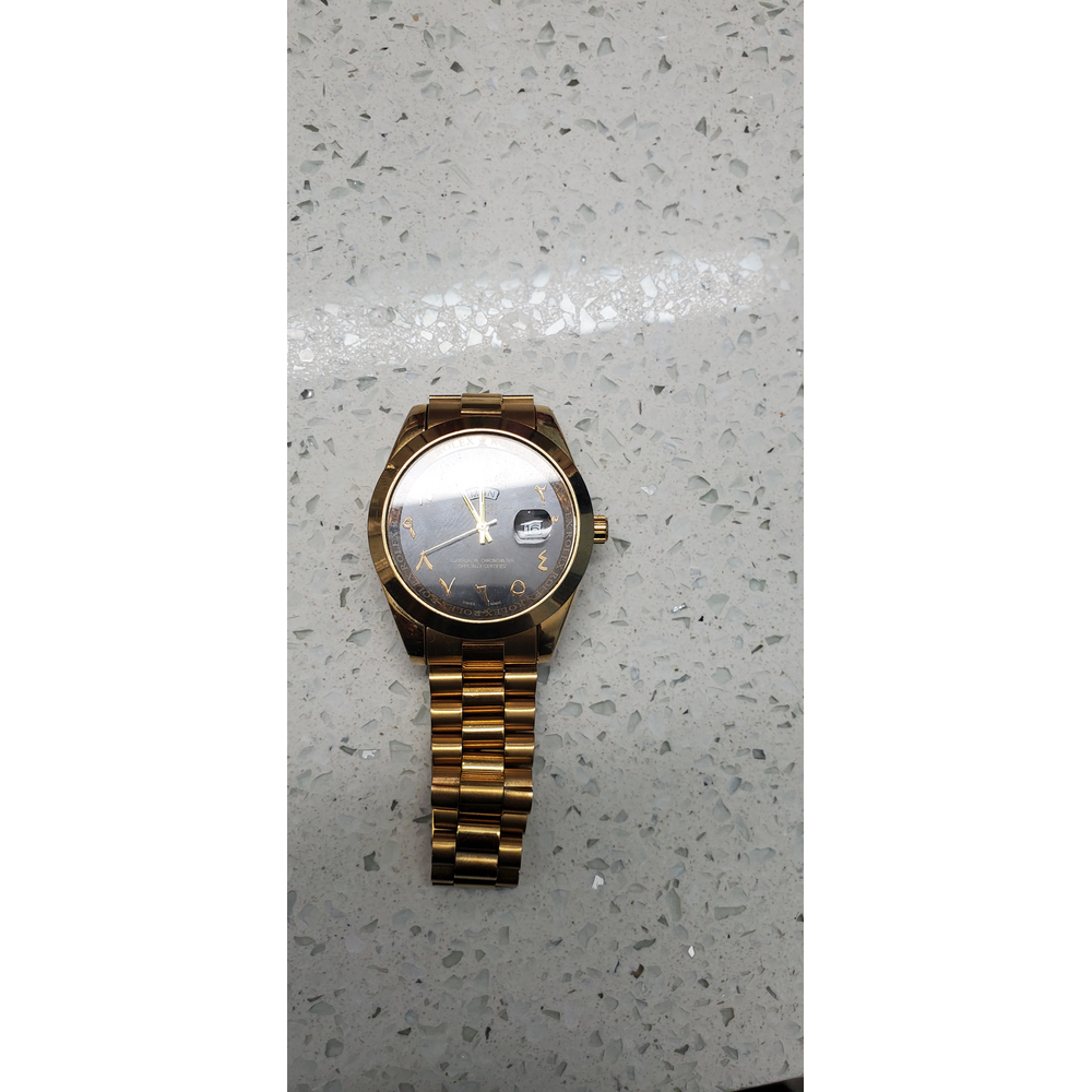 Awesome golden wrist watch