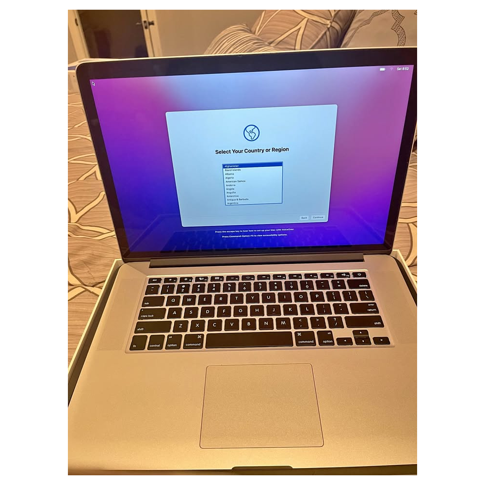 Apple macbook pro laptop 15 inch
