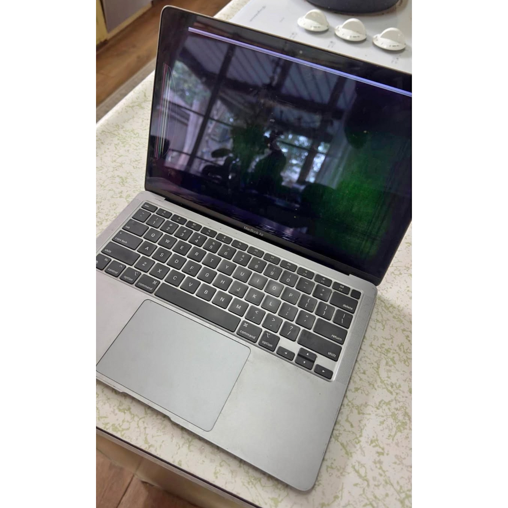 Apple macbook air laptop cracked screen